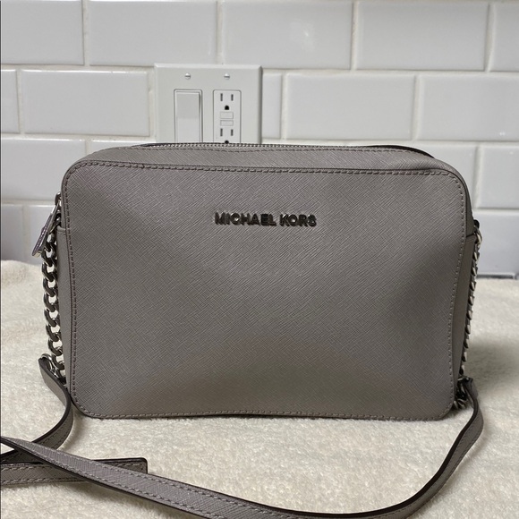Michael Kors Crossbody bag with silver chain accent - Picture 1 of 9